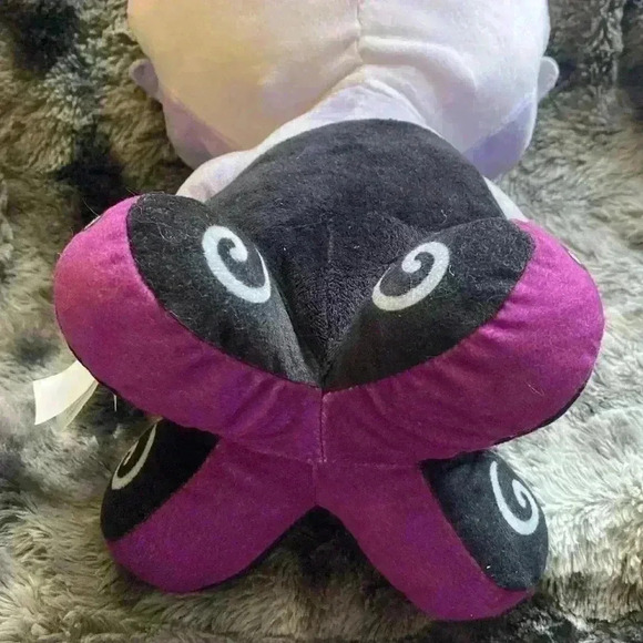 Disney Villains  URSULA 18' - Picture 11 of 13